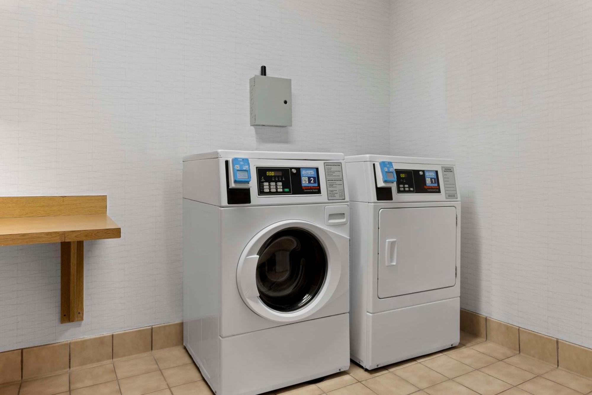 Spark By Hilton Newcomerstown Εξωτερικό φωτογραφία